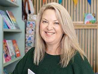 Dr Lara Cain Gray